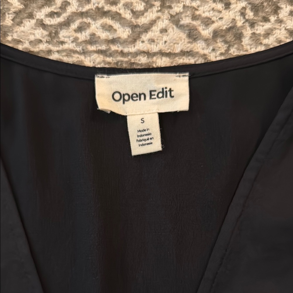 Open Edits Black Ruffle Crop - Picture 2 of 8